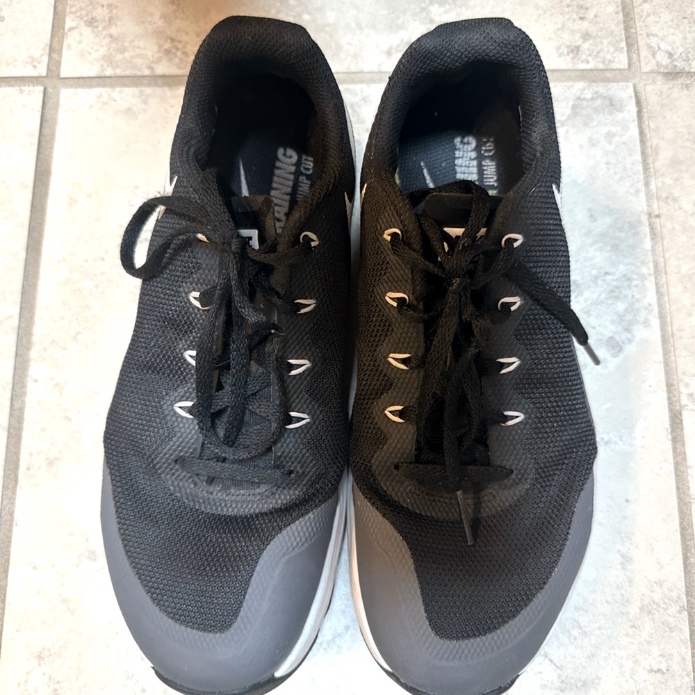 Metcon NikeBlack and Gray women’s Running Shoes 8.5